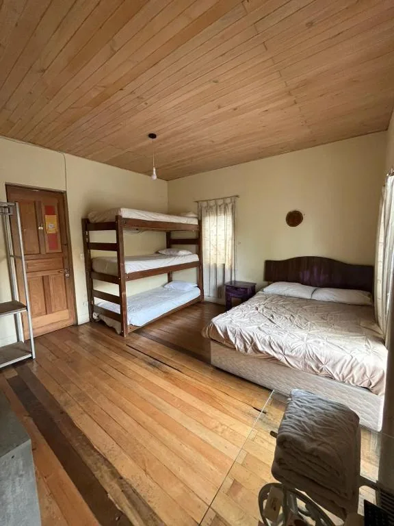 Habitación Familiar con baño — Hotel Nativo